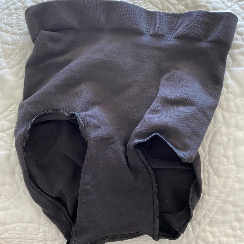 SKIMS Sculpting Mid Waist Brief